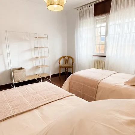 A Casa Dos Avós - Spacious House With Garage In * Noia